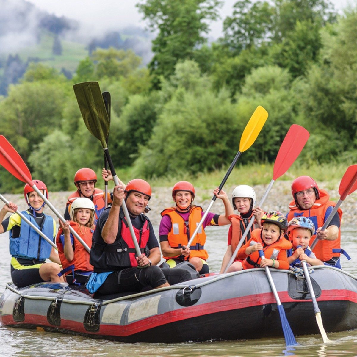 naturaleza en familia rafting