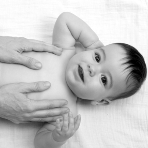 Masaje y reflexología para bebés